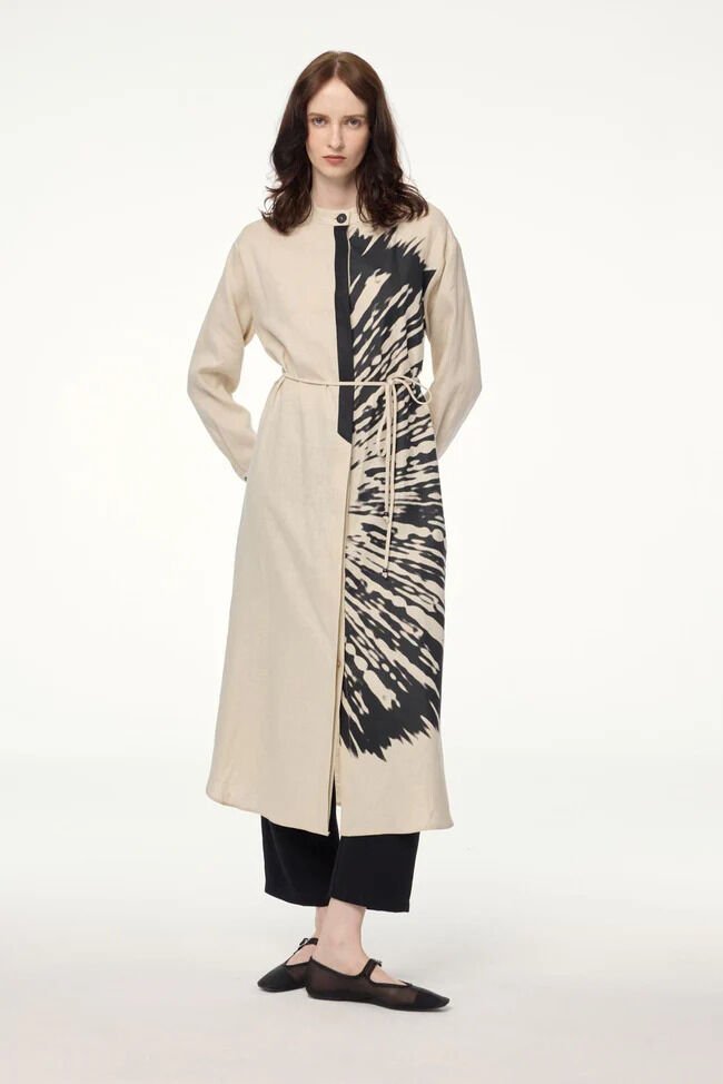 ZÜHRE HAKİM YAKA DESENLİ UZUN BEJ TUNİK