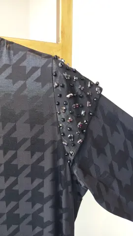 ORHAN OMUZU TAŞ DETAY ELBİSE