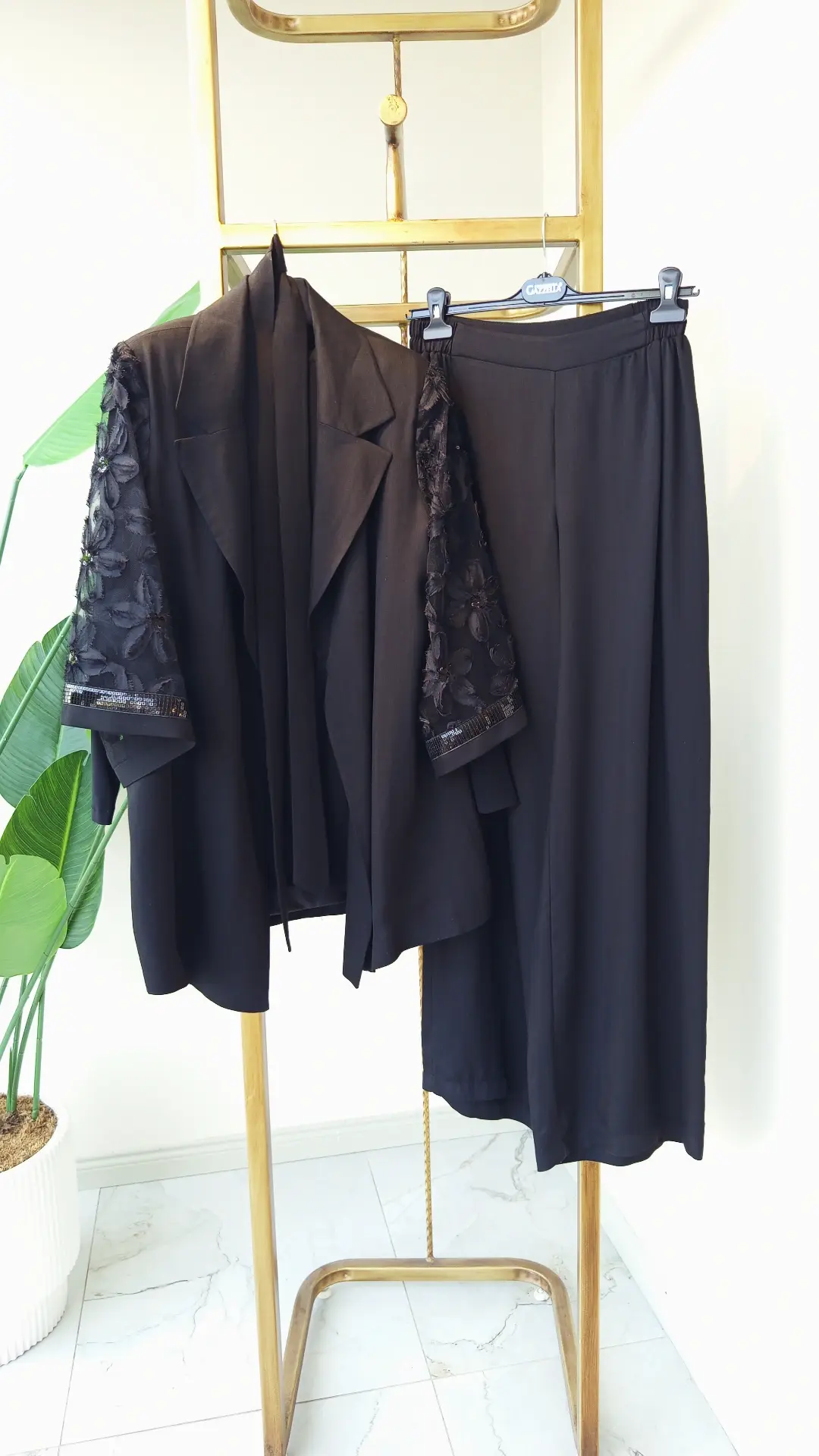 GAZELLA ÜÇLÜ KOLLARI ÇİÇEKLİ TAKIM