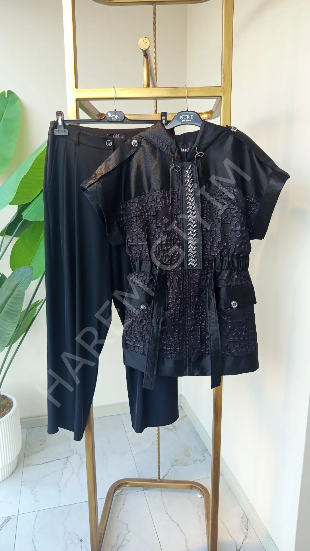 NUR'E KRİSTAL TAŞLI YELEK