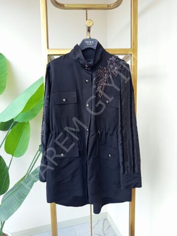 NUR'E KOLU TAŞ İŞLEME DETAY CEKET