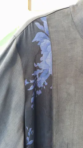 PUREVA ÇAPRAZ ÇİÇEK GARNİLİ İPEK ELBİSE