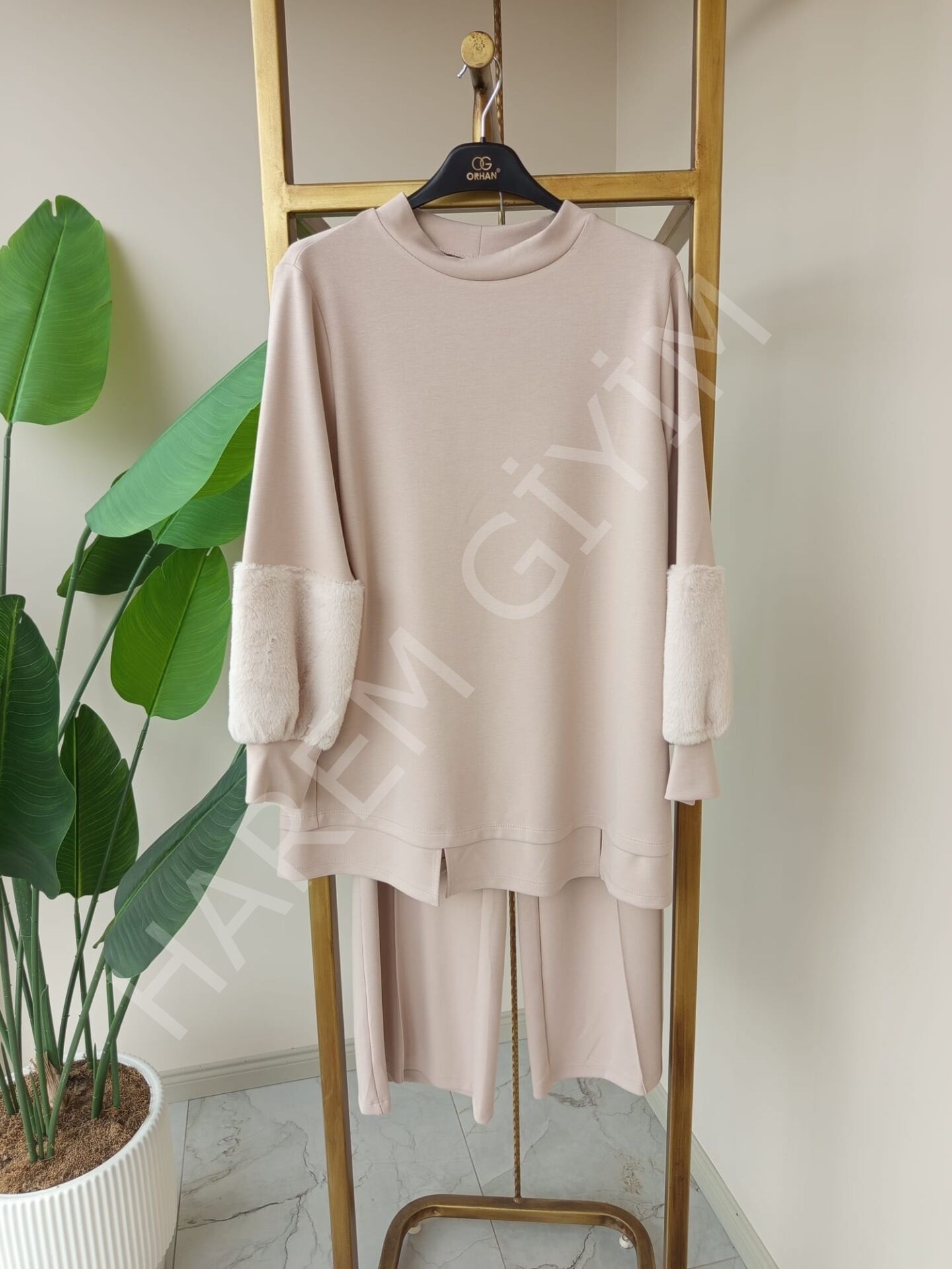 ORHAN KOLU KÜRKLÜ İKİLİ TAKIM